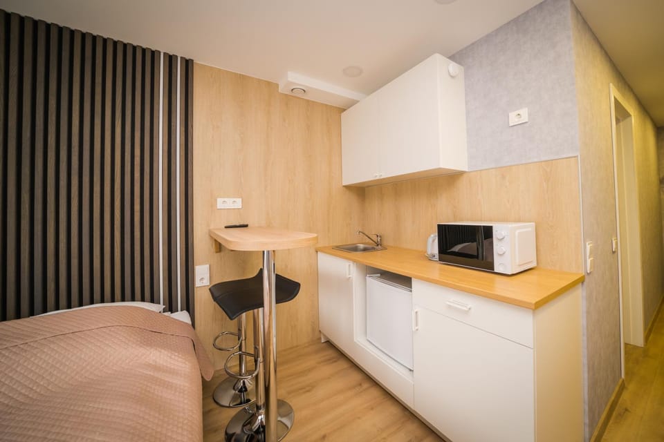 Photo of the whole room, minibar