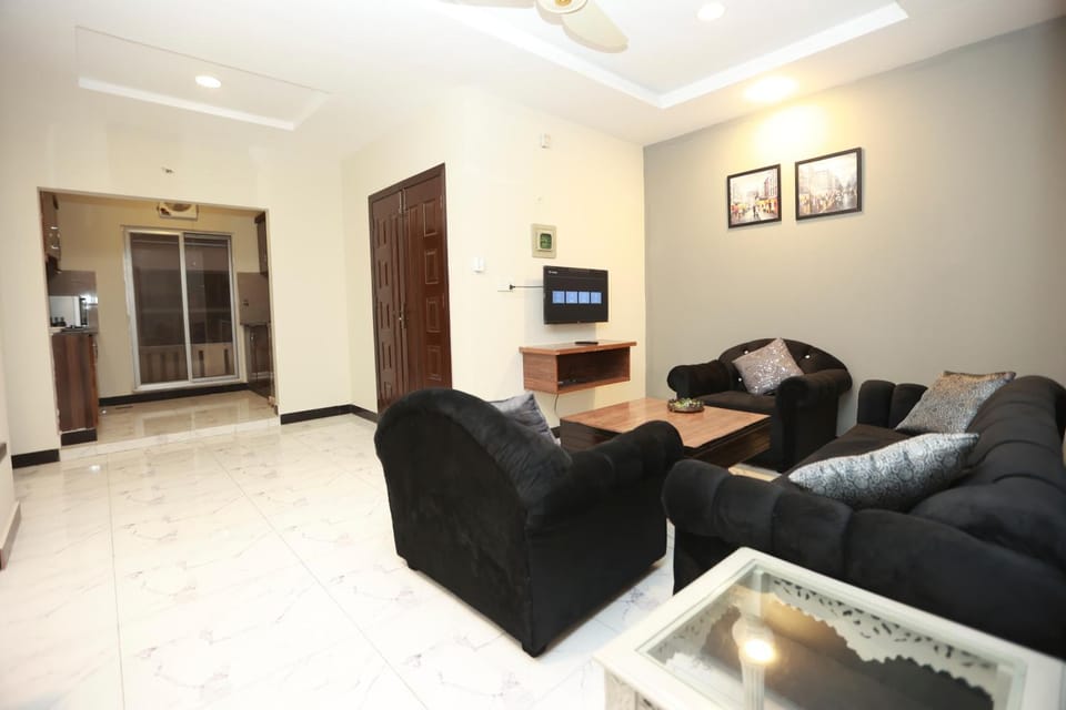 Communal lounge/ TV room, TV and multimedia, Living room