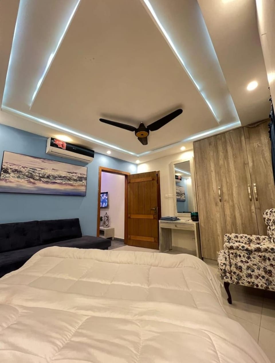 Bed, Photo of the whole room, Bedroom, air conditioner