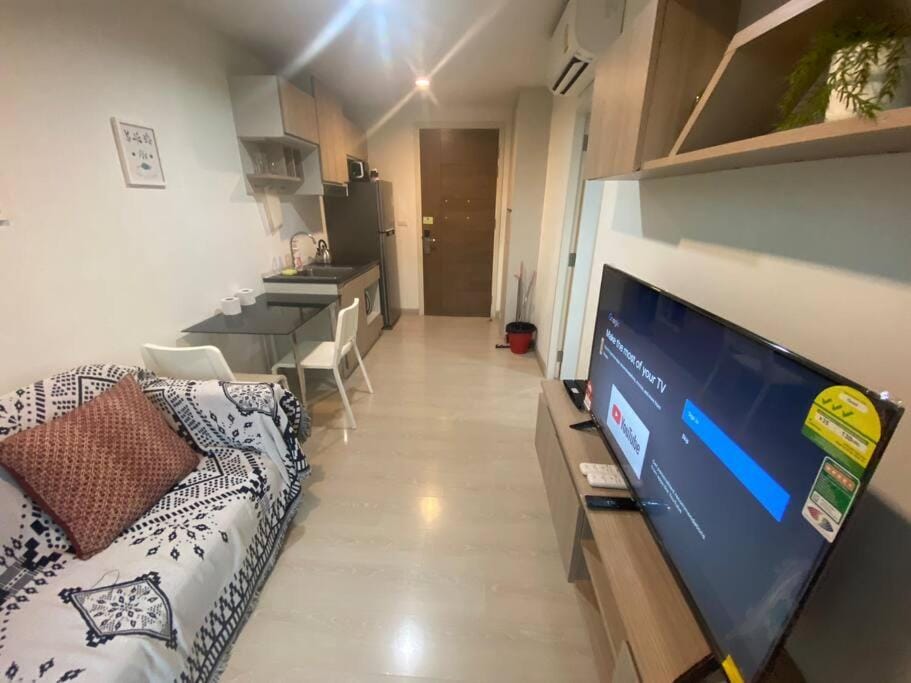 Cozy room with free Wi-Fi Netflix near BTS onnut Apartment in Bangkok