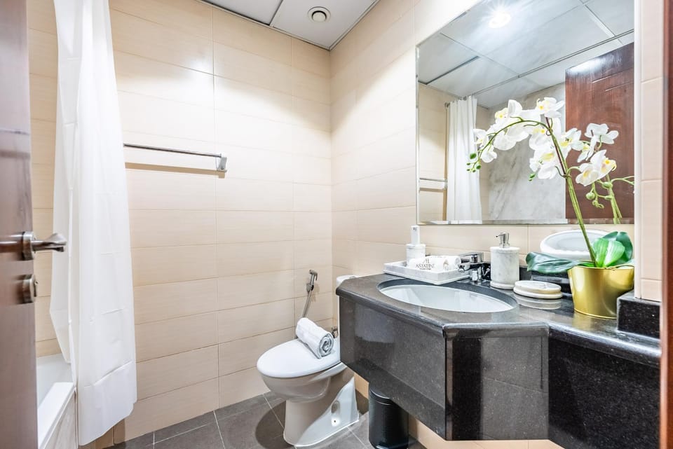 Toilet, Bathroom, towels