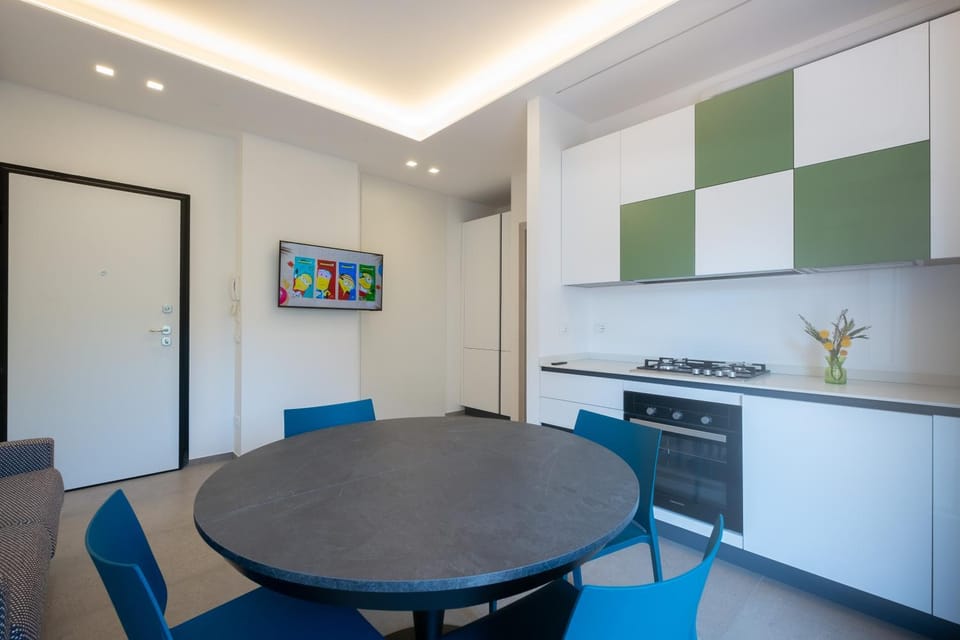 Kitchen or kitchenette, Living room, Seating area, Dining area, pet friendly, stove