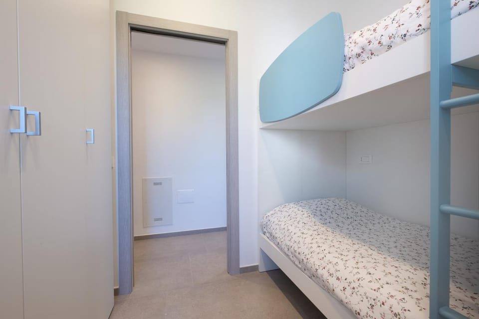 Photo of the whole room, Bedroom, bunk bed, wardrobe