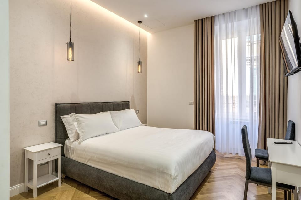 Photo of the whole room, Bedroom