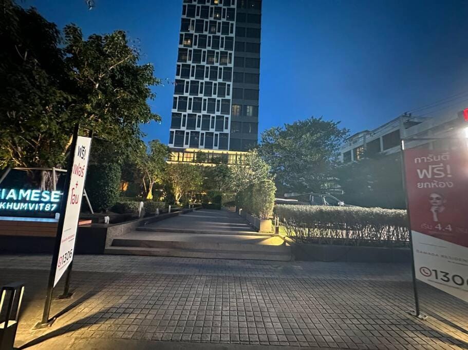 S87 新房Ramada Sukhumvit BTS 1bed Gym swimming Wifi Apartment in Bangkok