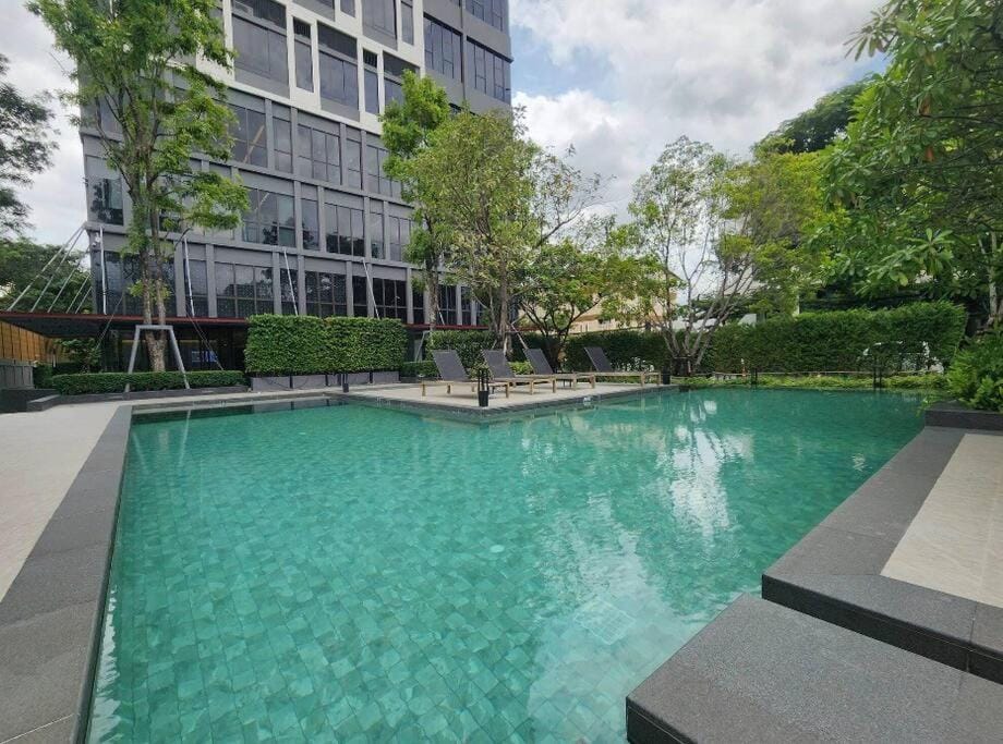S87 新房Ramada Sukhumvit BTS 1bed Gym swimming Wifi Apartment in Bangkok