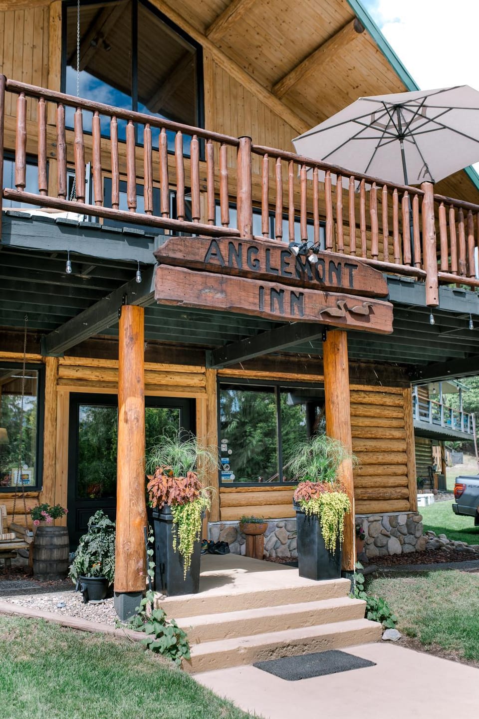 Anglemont Inn Hotel in British Columbia