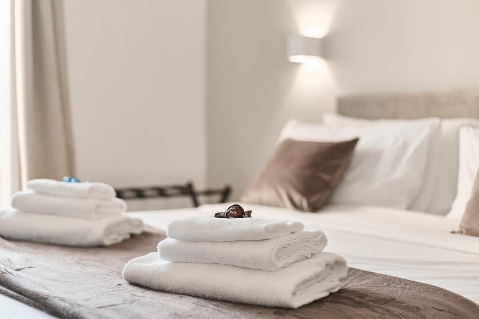 Bed, Photo of the whole room, towels