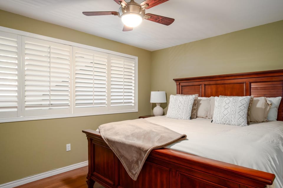 Bed, Bedroom, fireplace