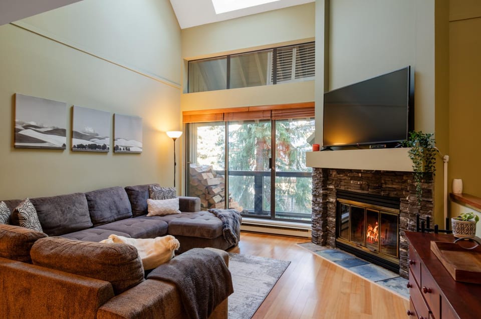 Communal lounge/ TV room, TV and multimedia, Living room, Seating area, Evening entertainment, flat iron