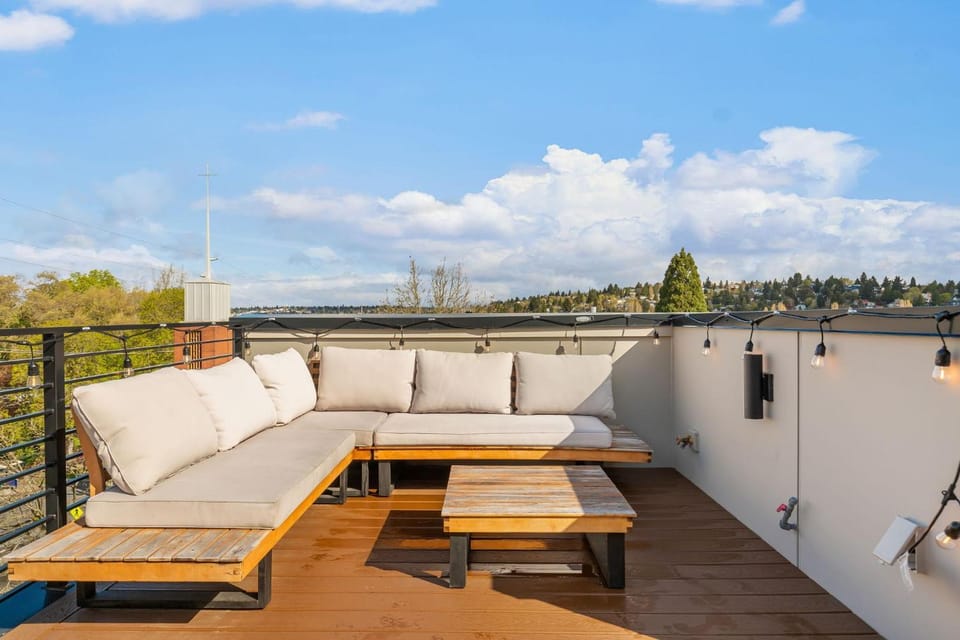 Perch - Queen Anne 83 House in Fremont