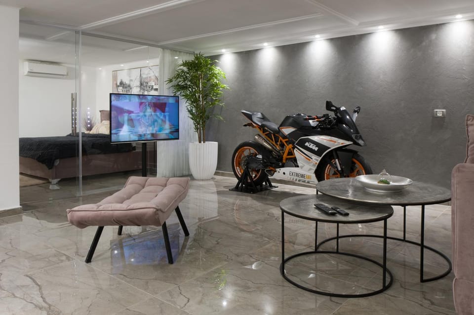 Real Superbike at your home - Bahai Gardens center Apartment in Haifa