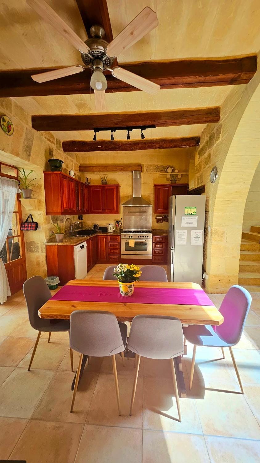 Kitchen or kitchenette, Dining area, dishwasher, oven, pet friendly, stove