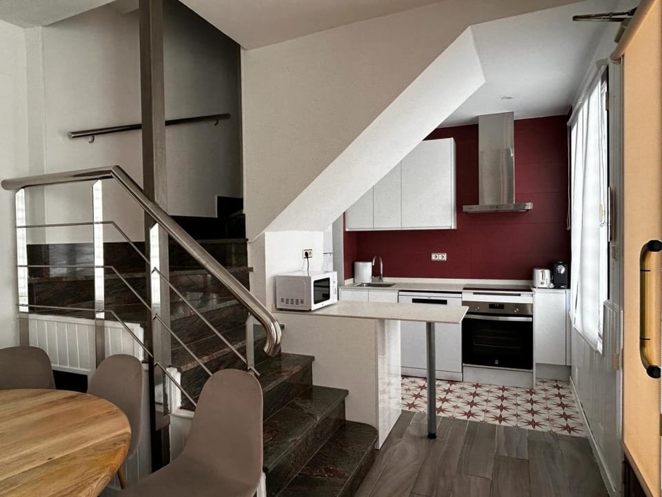 Kitchen or kitchenette, Dining area, minibar, pet friendly, stove, toaster