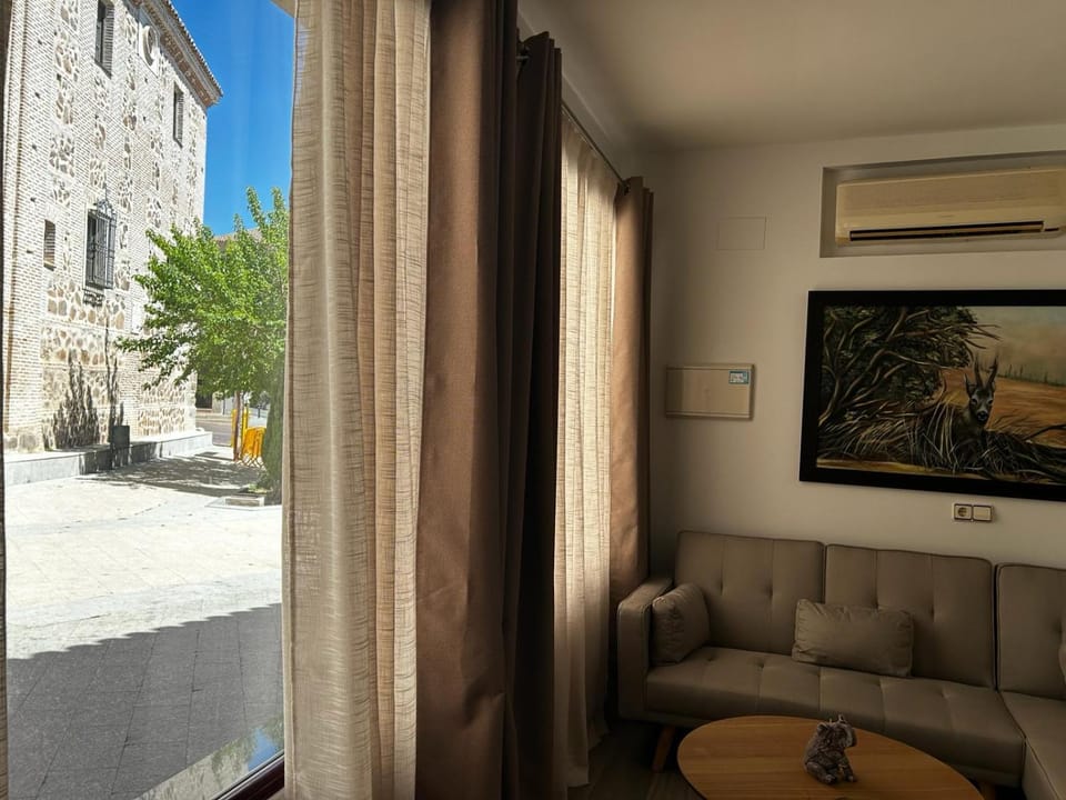 Day, Seating area