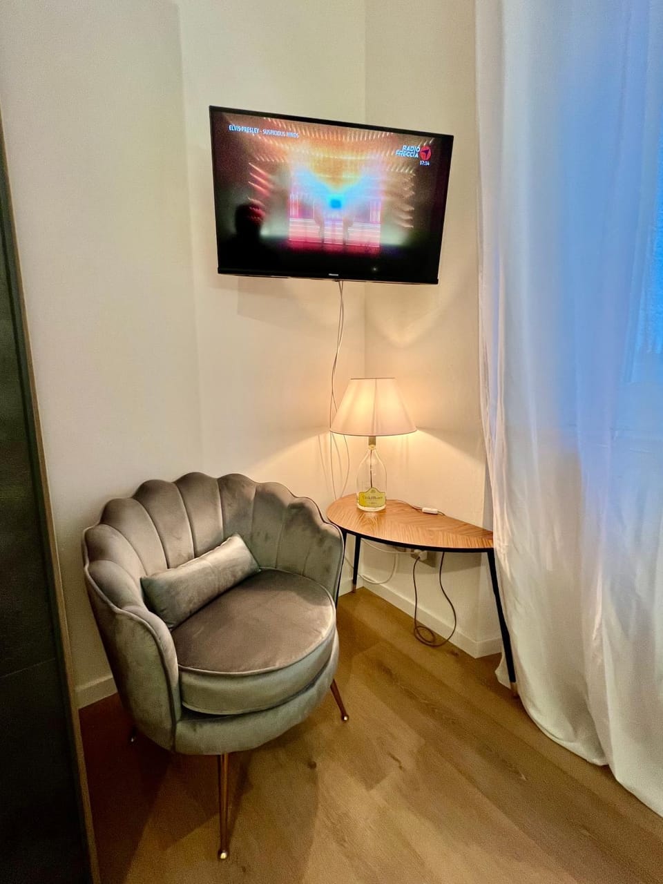 TV and multimedia, Seating area
