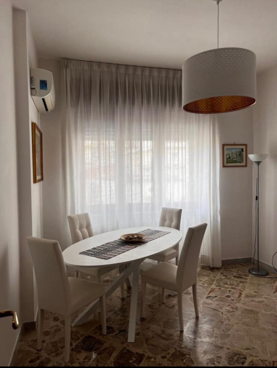 Seating area, Dining area