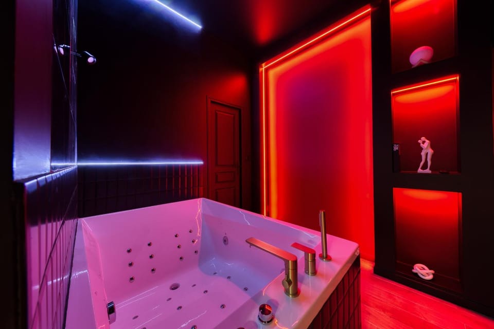Hot Tub, Bath