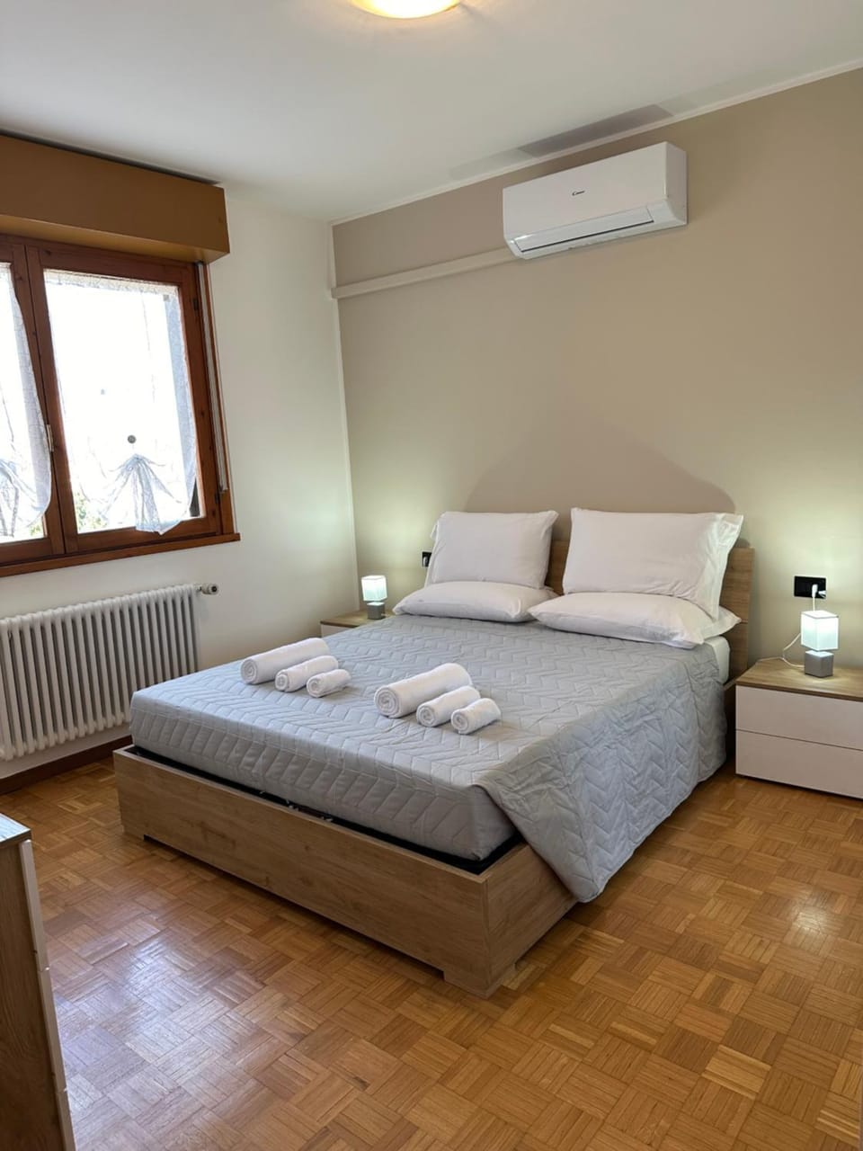 Bed, Photo of the whole room, Bedroom, internet, air conditioner