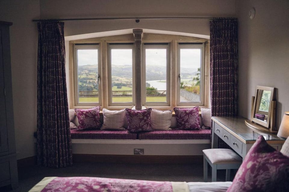 Seating area, Bedroom