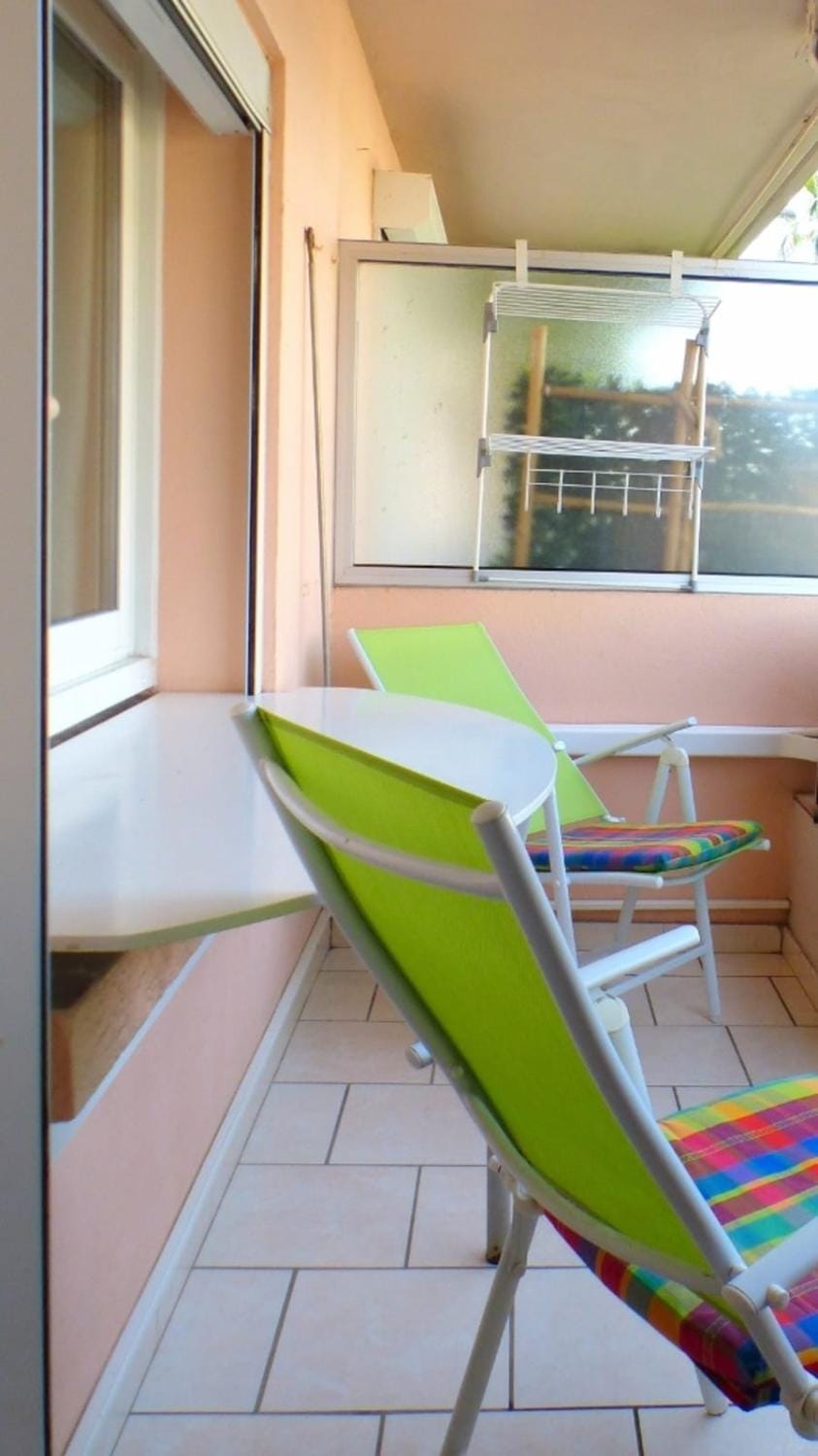 Beaches within walking distance private parking! Apartment in Sanary-sur-Mer