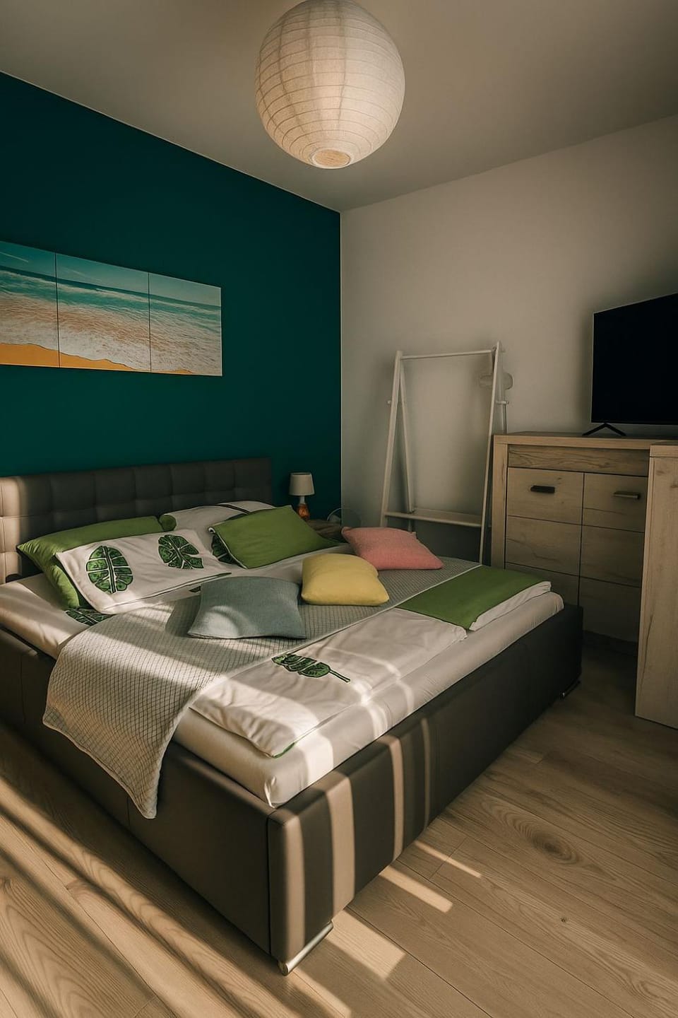 Bed, TV and multimedia, Bedroom
