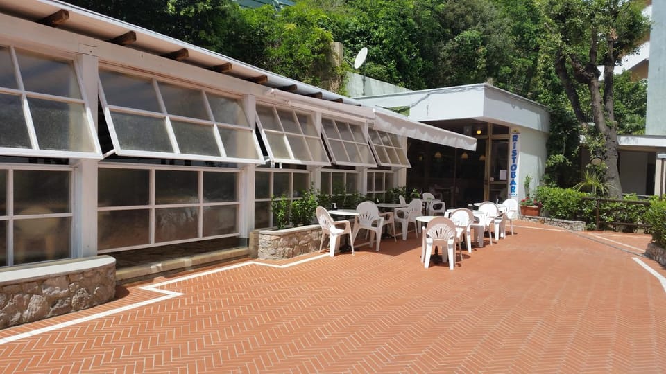 Property building, Restaurant/places to eat