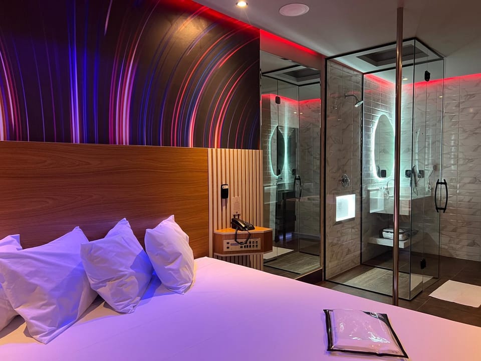 Shower, Bed, Bathroom, Photo of the whole room, Bedroom