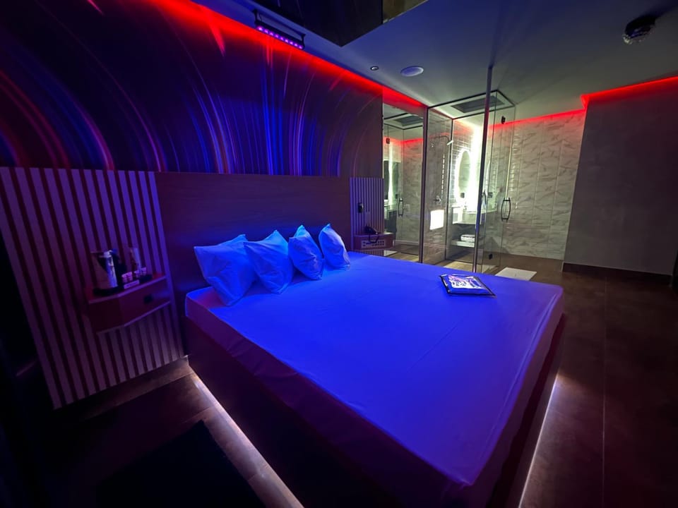 Bed, Photo of the whole room, Evening entertainment, Bedroom