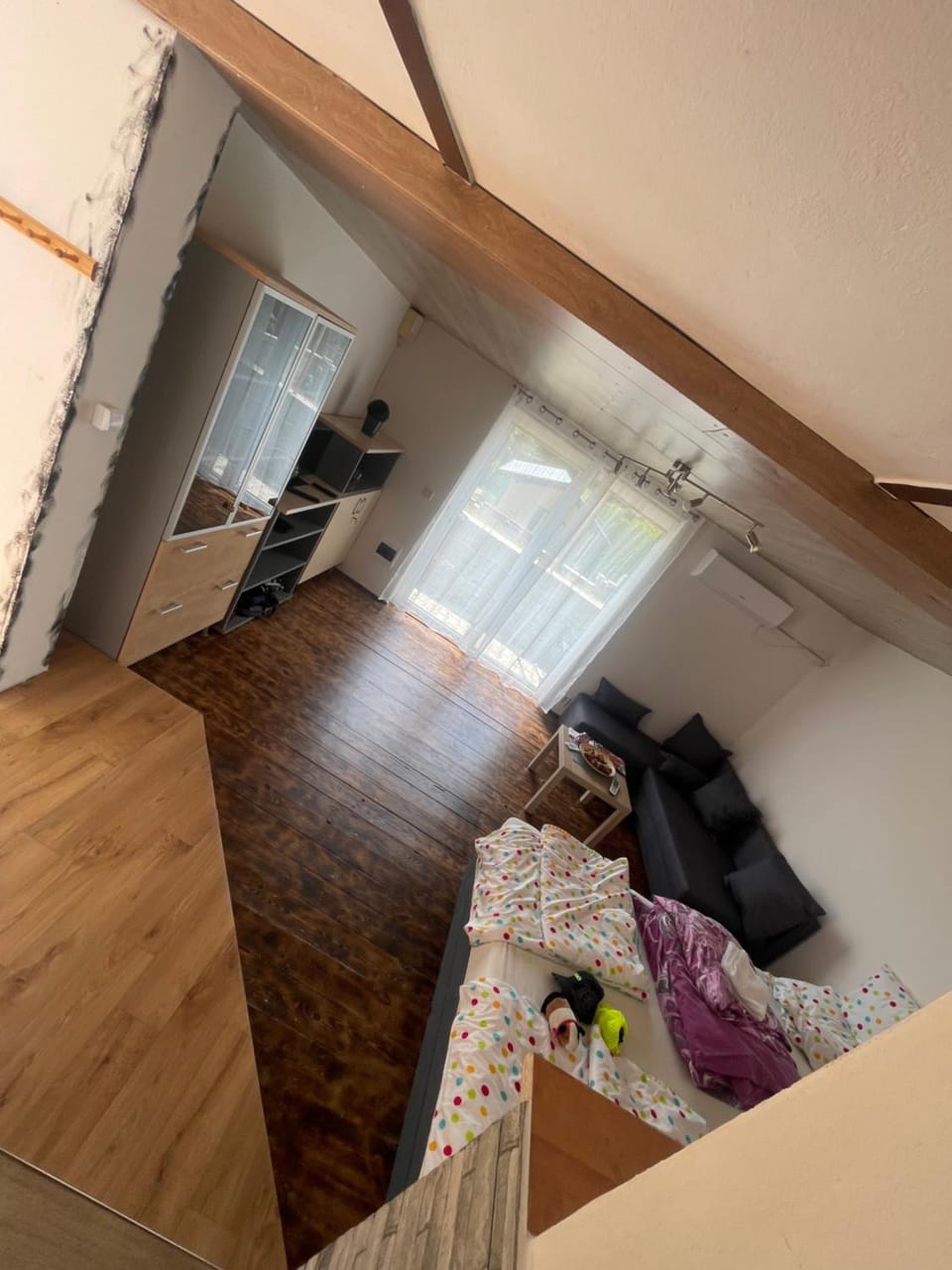 Bed, TV and multimedia, Living room, Seating area
