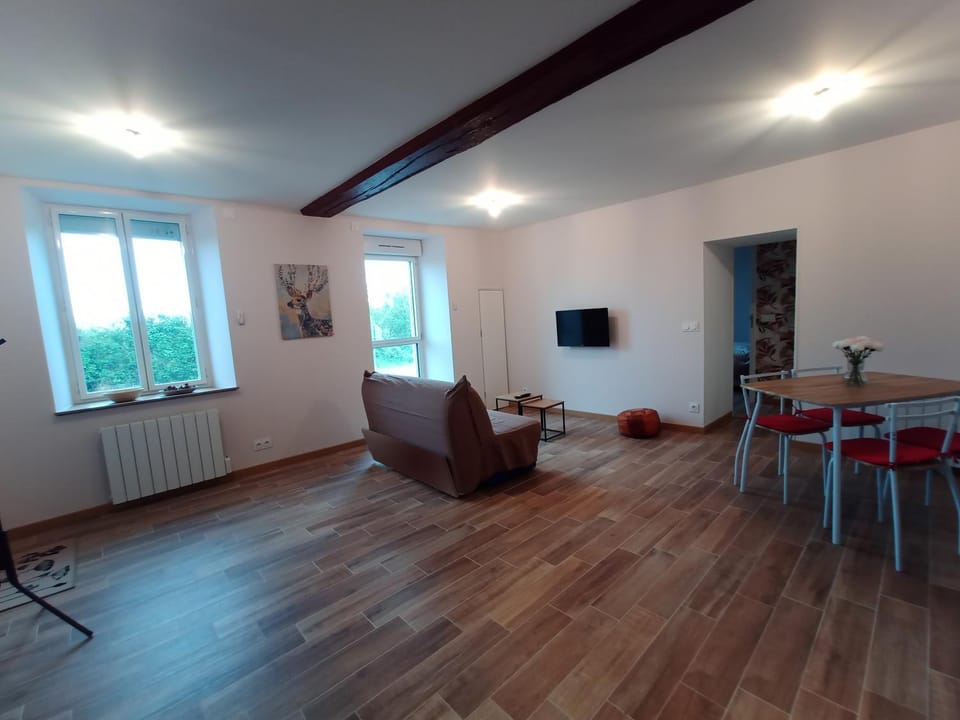 TV and multimedia, Living room, Seating area, Dining area, internet