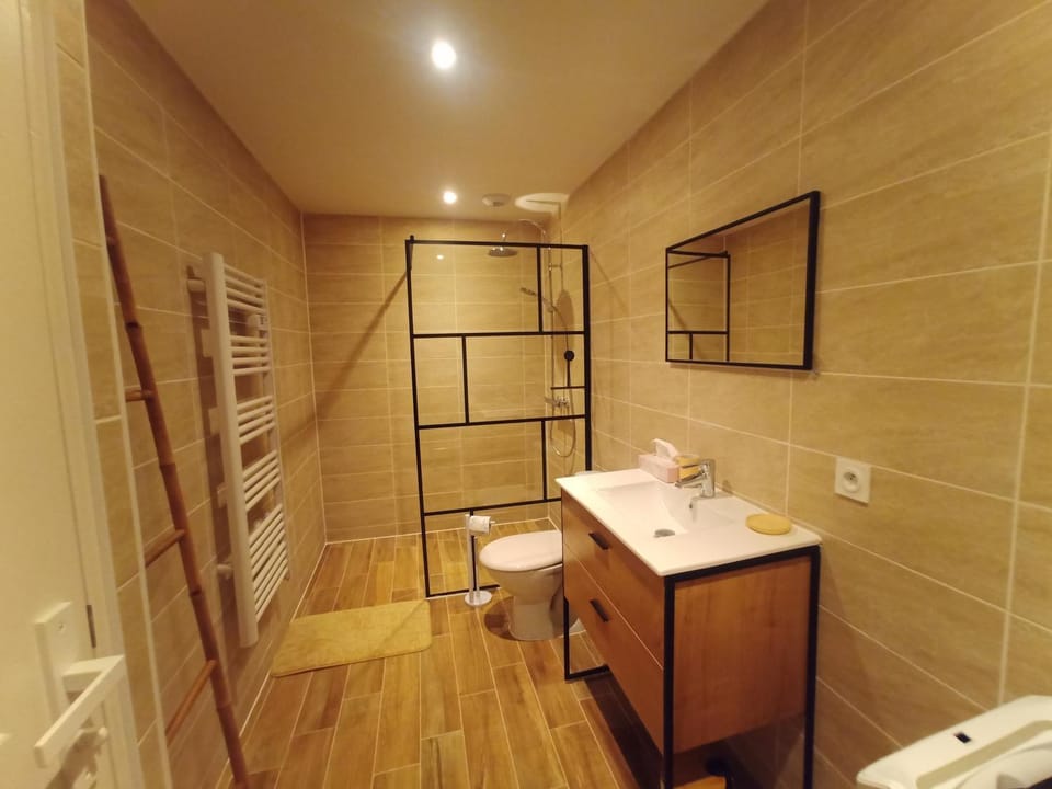 Shower, Toilet, Bathroom