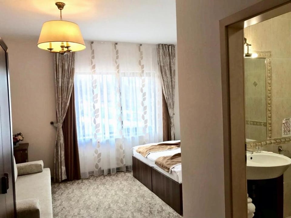 Photo of the whole room, Decorative detail