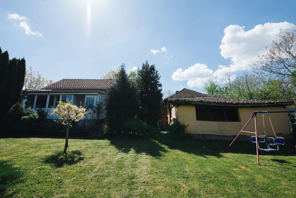 Property building, Spring, Day, Garden view