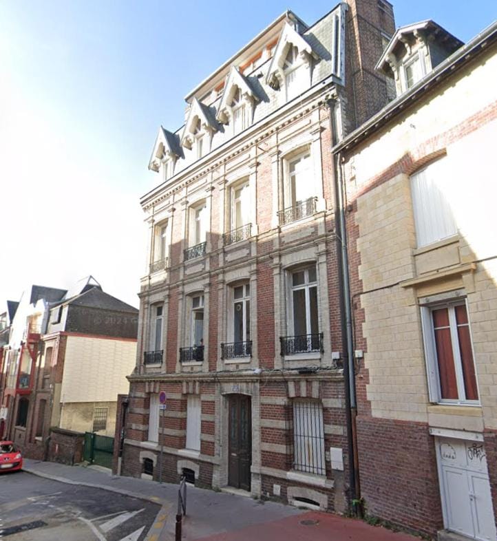 Property building, Neighbourhood