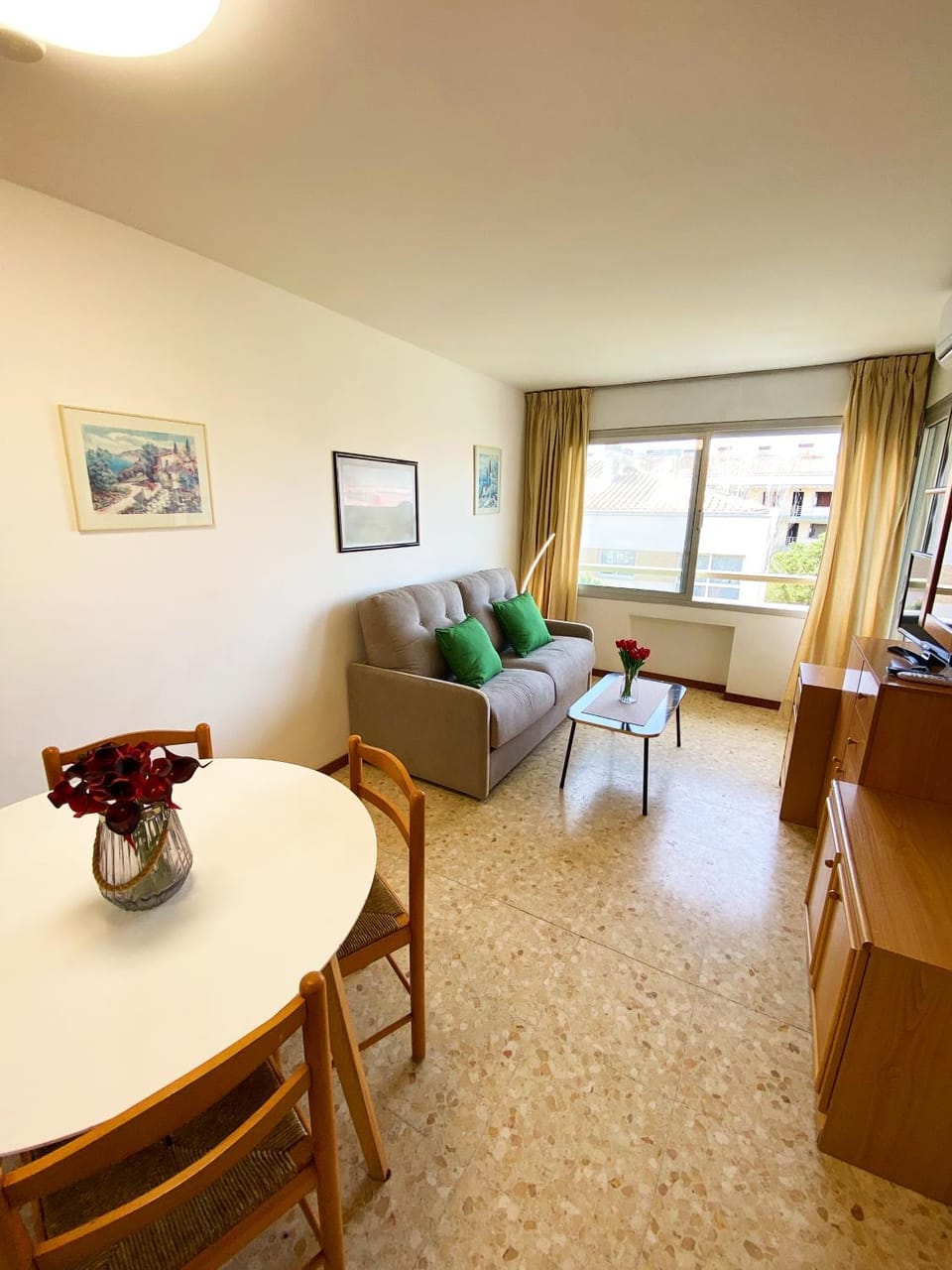 Living room, Seating area, Dining area
