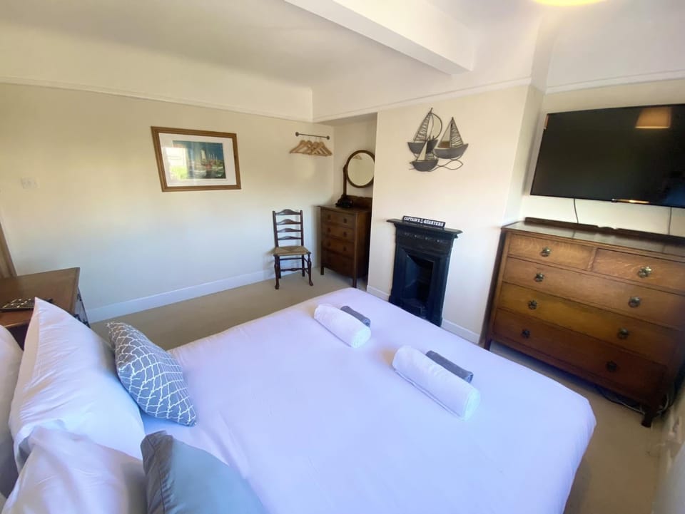 Lymington 3 Bed House close to Marinas, Town River & Coast House in Lymington