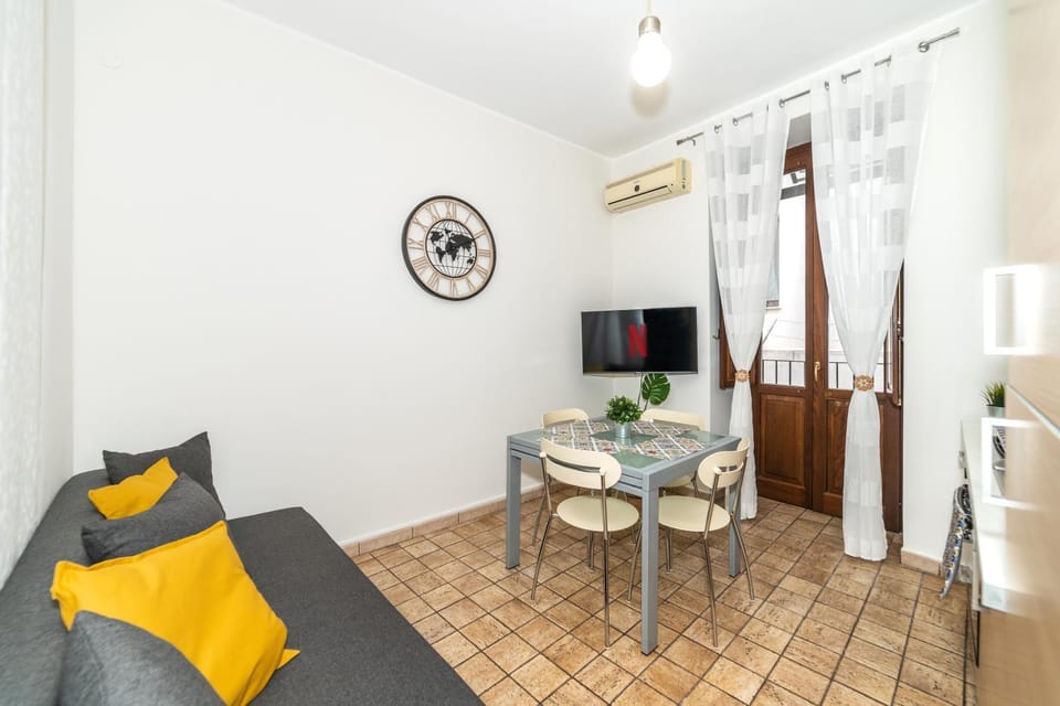Communal lounge/ TV room, TV and multimedia, Living room