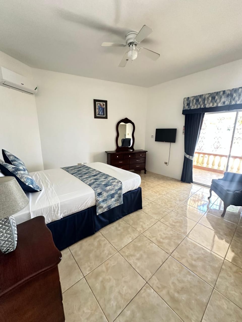 Communal lounge/ TV room, TV and multimedia, Living room