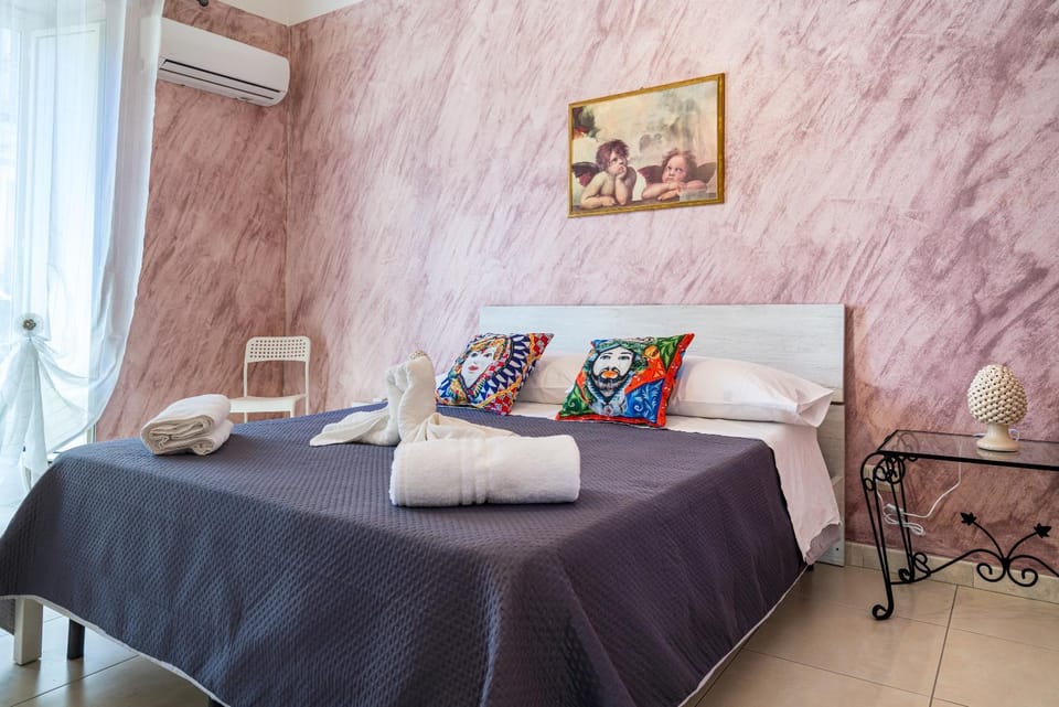 Bed, Photo of the whole room, Bedroom, towels, air conditioner