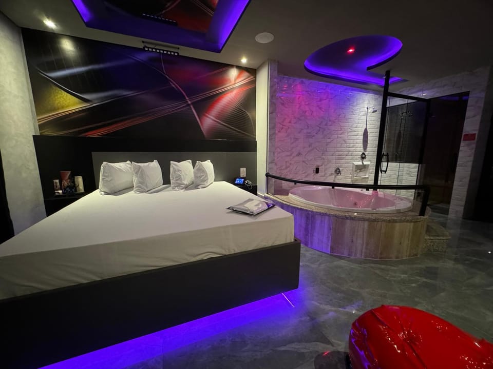 Bed, Photo of the whole room, Bedroom, Bath