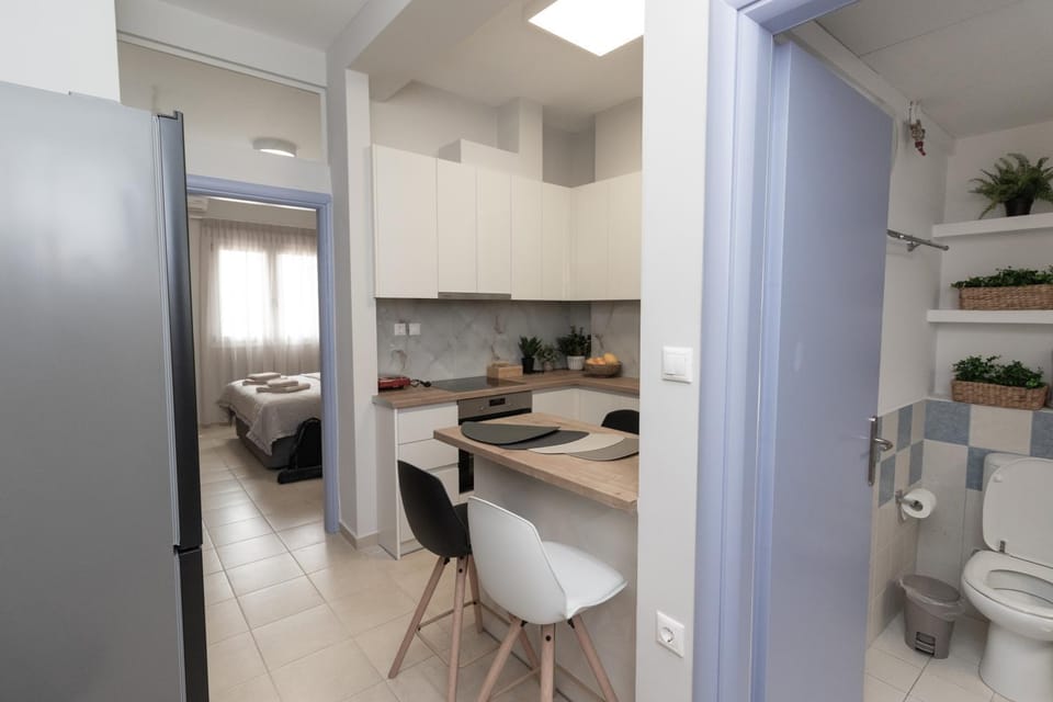 Toilet, Kitchen or kitchenette, Bedroom