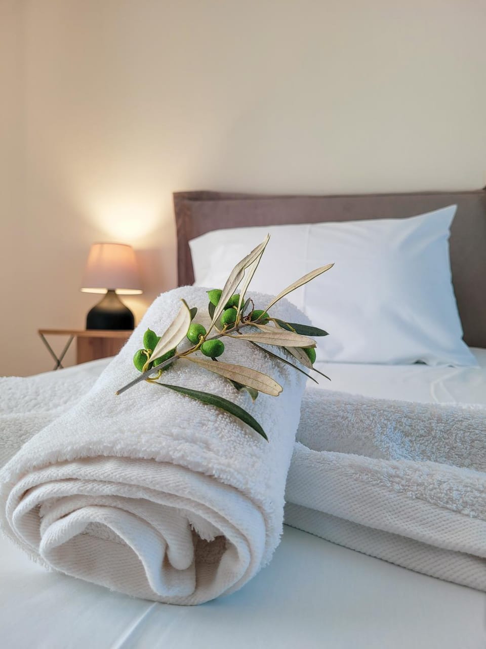 Bed, Bedroom, towels