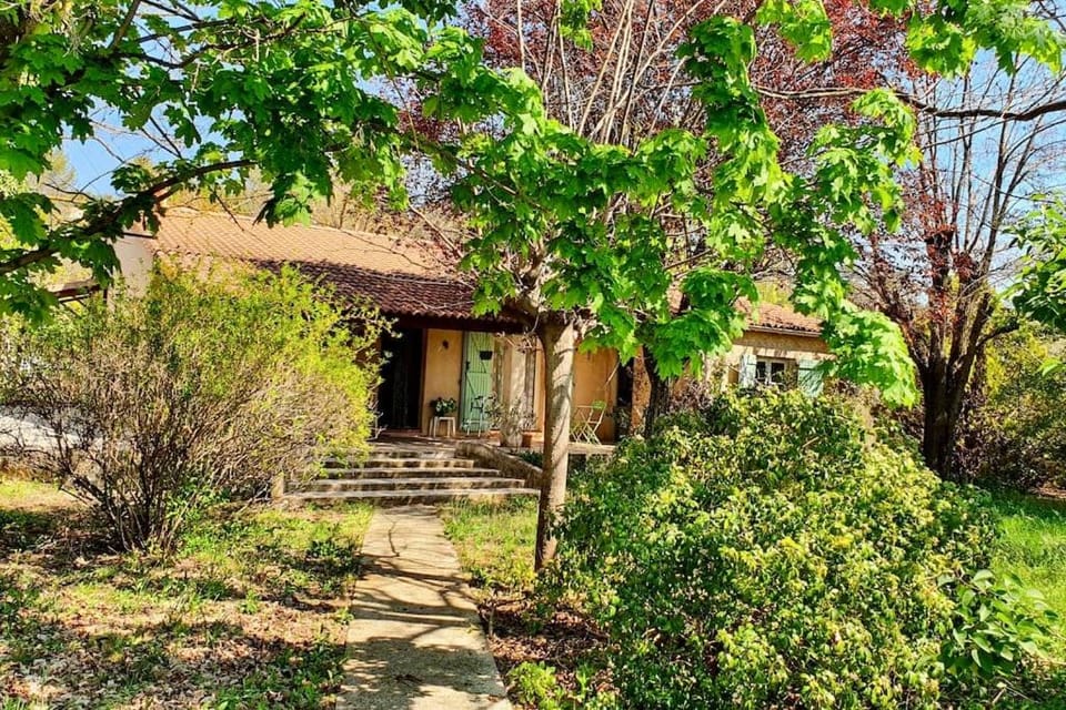 Villa Les Acacias Piscine et Clim House in Saint-Maximin-la-Sainte-Baume