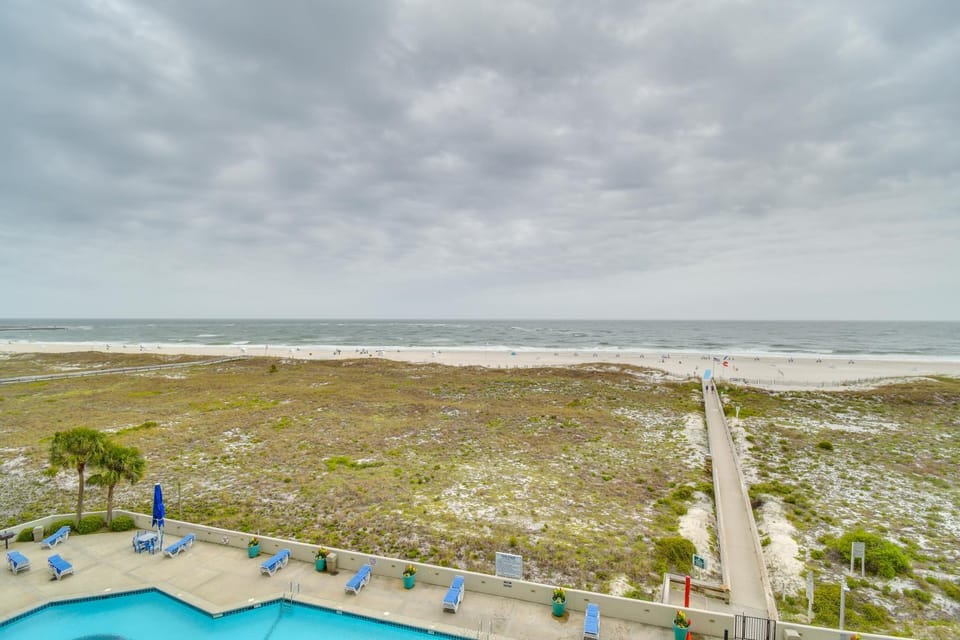 Waterfront Pool: Orange Beach Condo w/ Views! House in Orange Beach