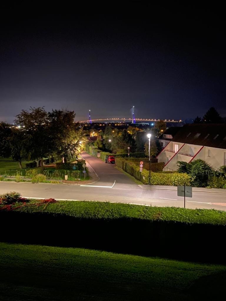Night, View (from property/room), City view