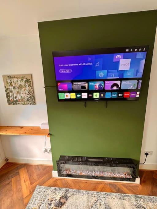 Communal lounge/ TV room, TV and multimedia, Evening entertainment