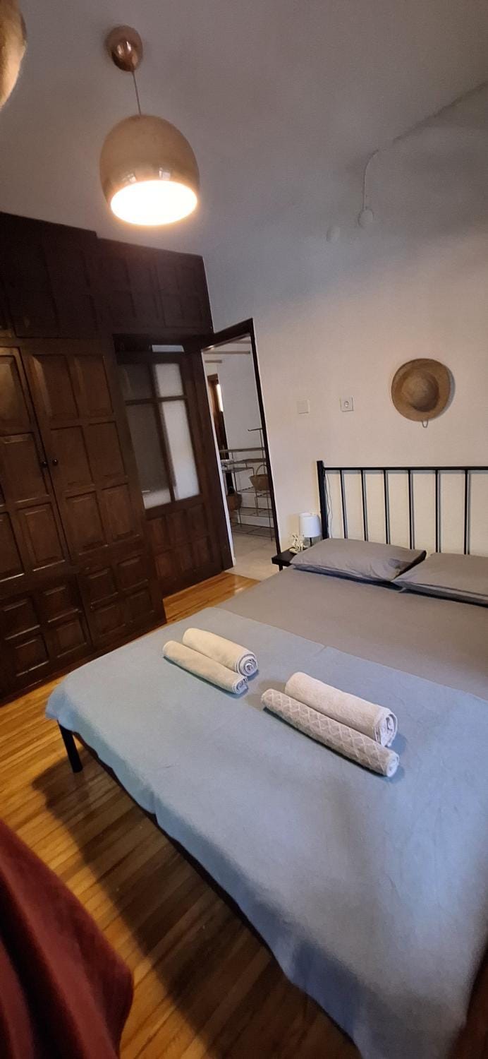 Bed, Photo of the whole room, Bedroom, towels, air conditioner