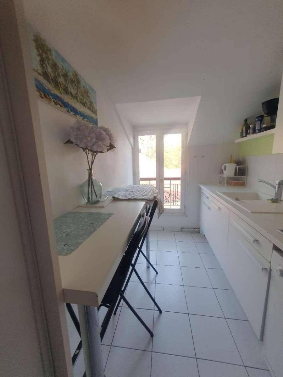 Charme appartement entier près Paris La Défense Nanterre Apartment in Suresnes