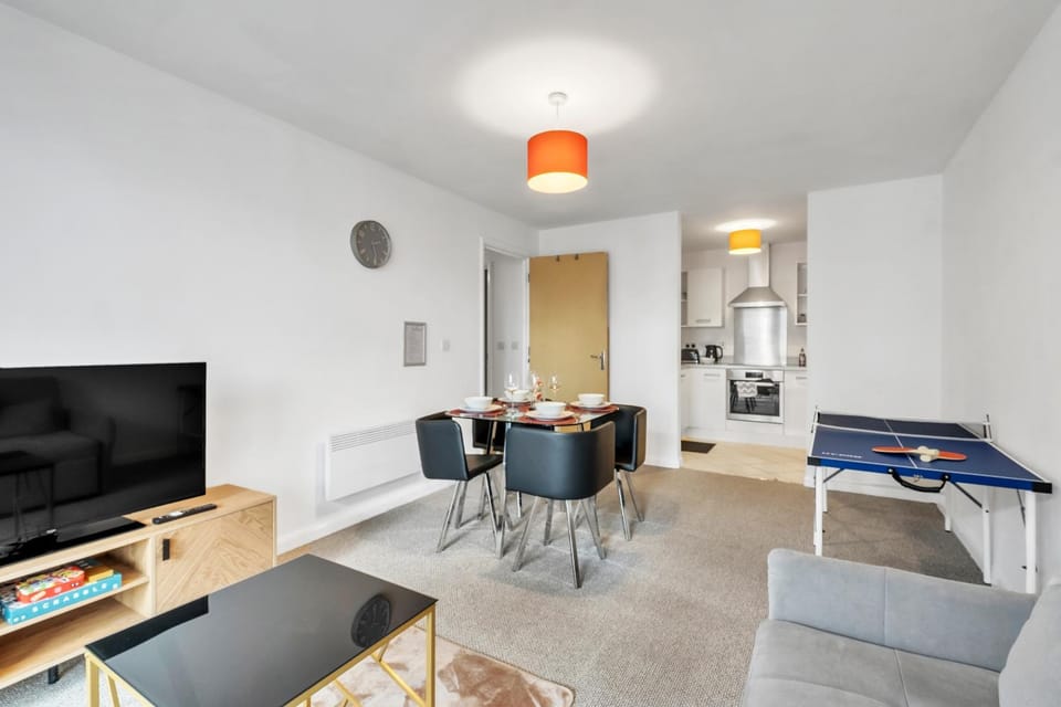 Communal lounge/ TV room, TV and multimedia, Seating area, Dining area